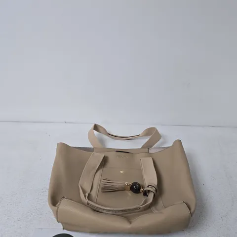 LUELLA GREY LONDON BEIGE PEBBLED LEATHER HANDBAG – TASSEL DETAIL