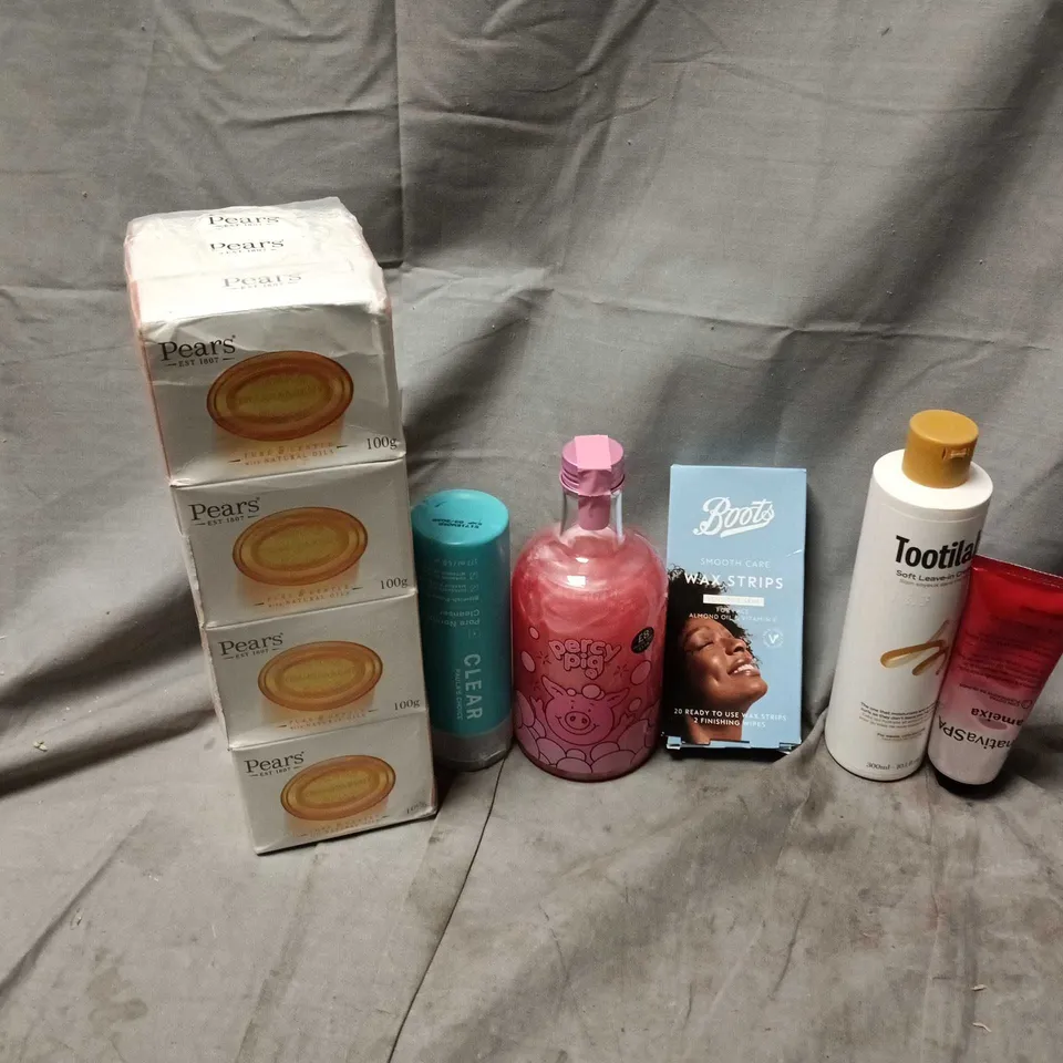 APPROXIMATELY 15 ASSORTED HEALTH & BEAUTY PRODUCTS TO INCLUDE PEARS SOAP, TOOTILAB LEAVE-IN CREAM, BOOTS WAX STRIPS, ETC