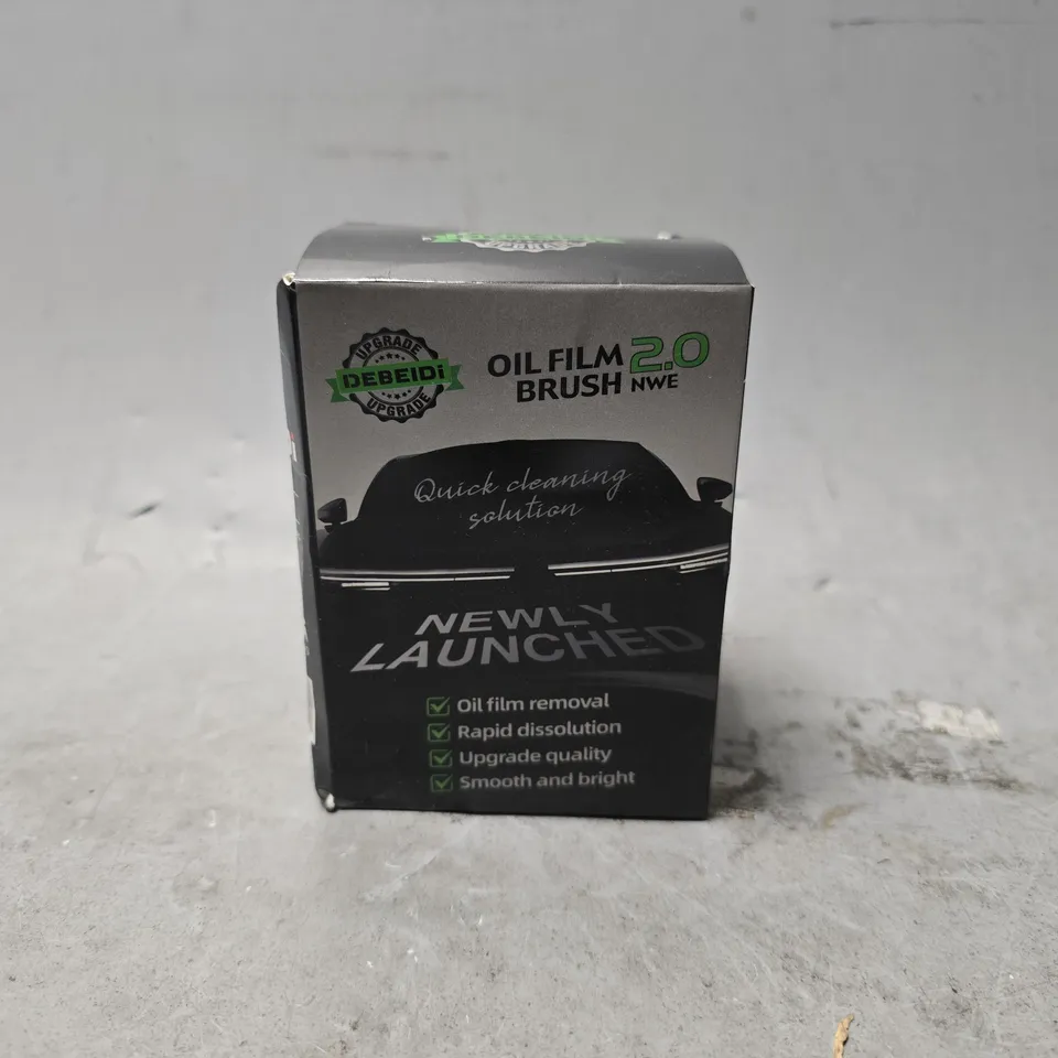 TOTE OF APPROXIMATELY 11 DEBEIDI OIL FILM 2.0 BRUSH 