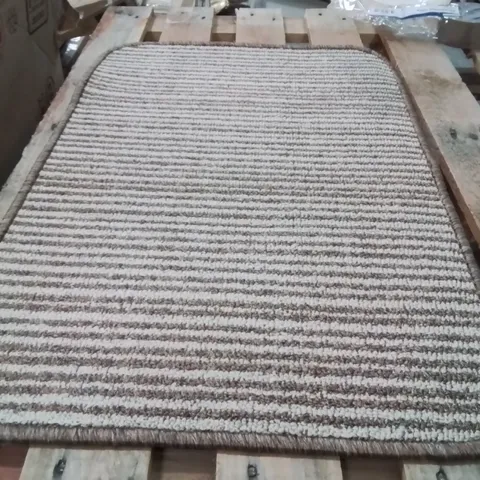 QUALITY DESIGNER AREA RUG - APPROXIMATELY 75X50CM