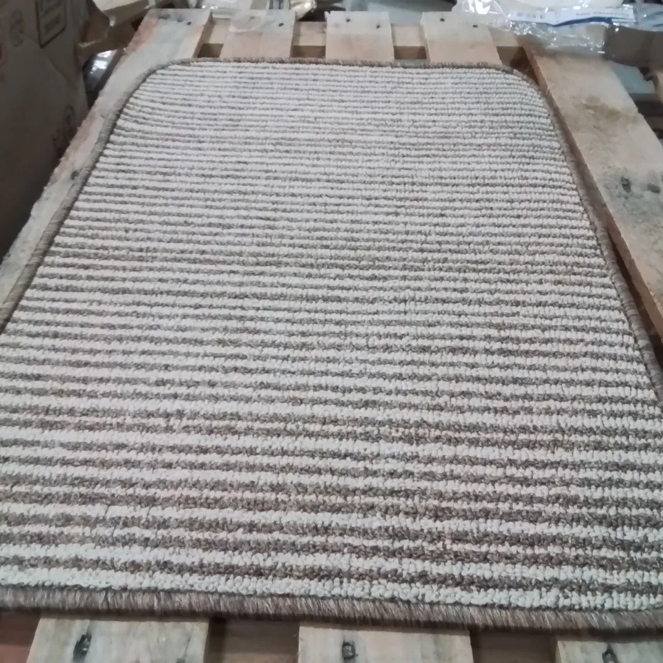 QUALITY DESIGNER AREA RUG - APPROXIMATELY 75X50CM