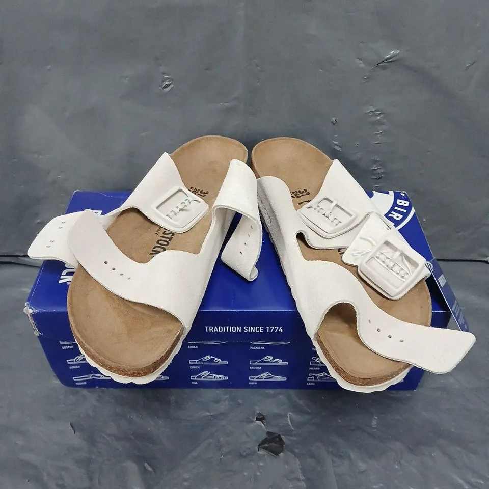 BOXED PAIR OF BIRKENSTOCK ARIZONA SANDALS IN ANTIQUE WHITE - 4.5