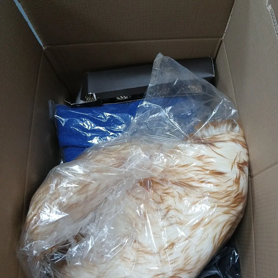 BOX OF APPROXIMATELY 15 ASSORTED ITEMS TO INCLUDE MAGNETIC GAME, SLIPPERS, CLOTHING ETC 