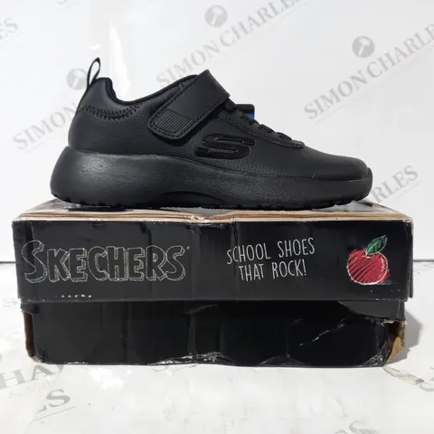 BOXED PAIR OF SKECHERS KIDS SHOES IN BLACK UK SIZE 12