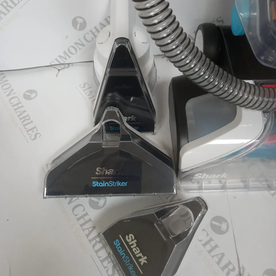 SHARK CARPET XPERT DEEP CARPET CLEANER & BUILT IN STAIN STRIKER EX200UK