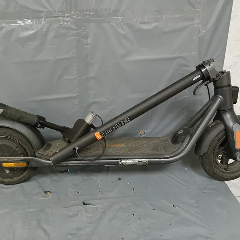 SEGWAY NINEBOTT KICKSCOOTER F2 ELECTRIC - ONE SIZE - COLLECTION ONLY