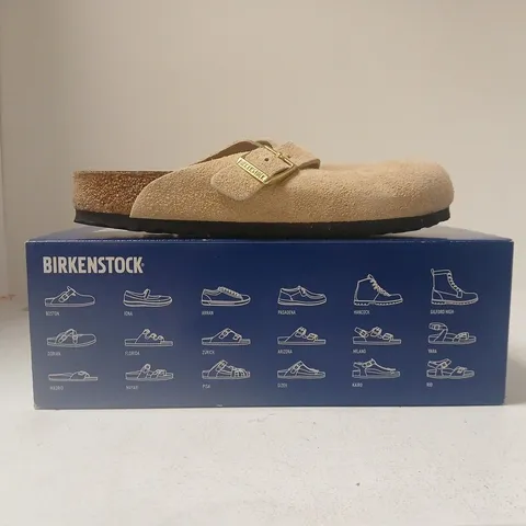 BOXED PAIR OF BIRKENSTOCK BOSTON BS SHOES IN SANDCASTLE SIZE UK 7.5
