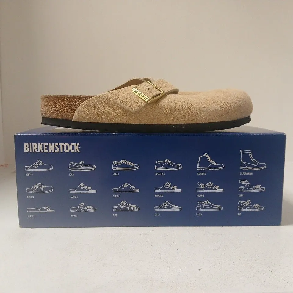 BOXED PAIR OF BIRKENSTOCK BOSTON BS SHOES IN SANDCASTLE SIZE UK 7.5