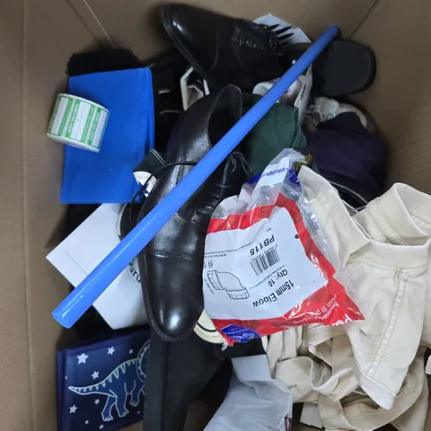 APPROXIMATELY 25 ASSORTED HOUSEHOLD & CLOTHING PRODUCTS IN VARIOUS STYLES & SIZES 