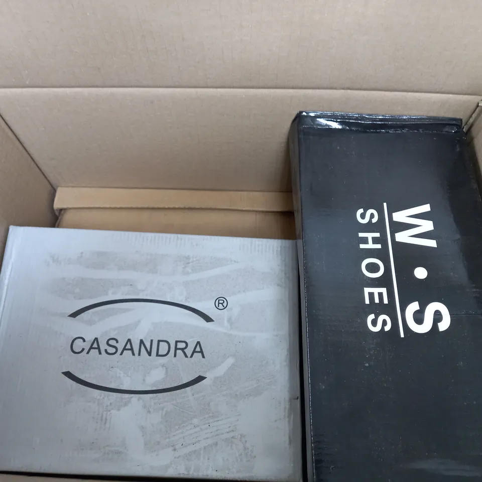 APPROXIMATELY 6 BOXED PAIR OF SHOES TO INCLUDE CASANDRA PLATFORM HEELS IN SIZE 4, KRUSH SANDALS IN SIZE 6, TRAINERS IN SIZE 8