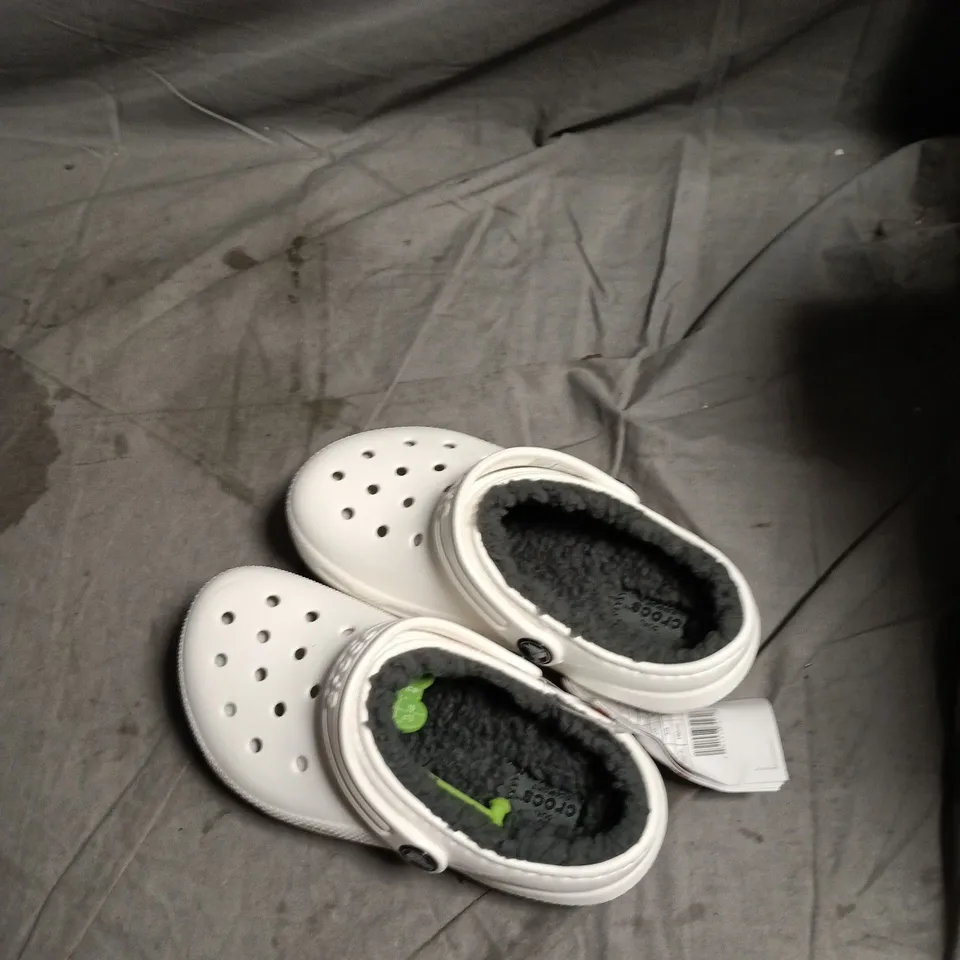 CROCS CLASSIC LINED CLOG – WHITE KIDS 13