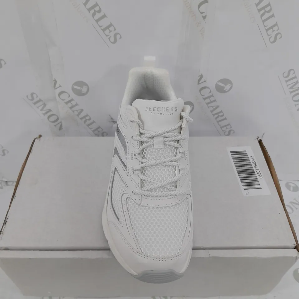 BOXED PAIR OF SKETCHERS AIR VISION TRAINER WHITE SIZE 5