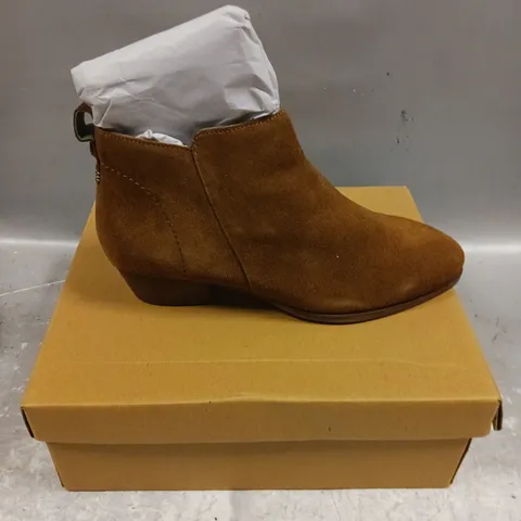 BOXED PAIR OF WHITE STUFF WILLOW SUED ANKLE BOOTS IN DARK TAN - 5.5