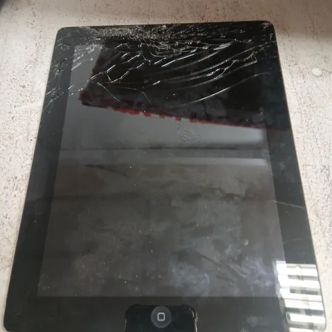 APPLE IPAD 2 16GB – SILVER (CRACKED SCREEN)