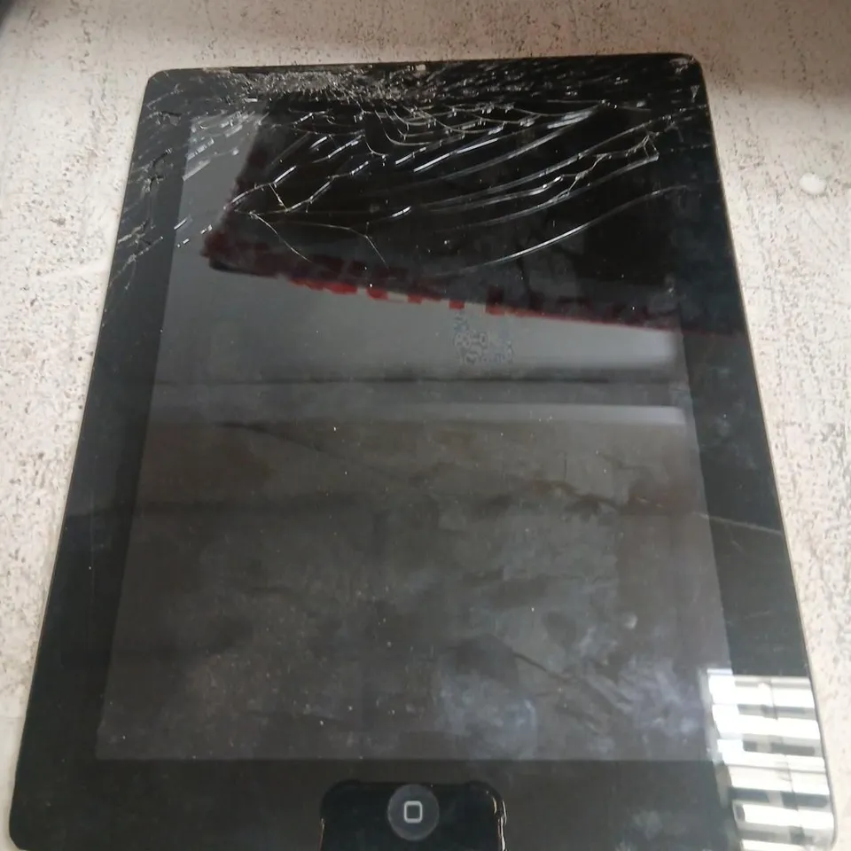 APPLE IPAD 2 16GB – SILVER (CRACKED SCREEN) 