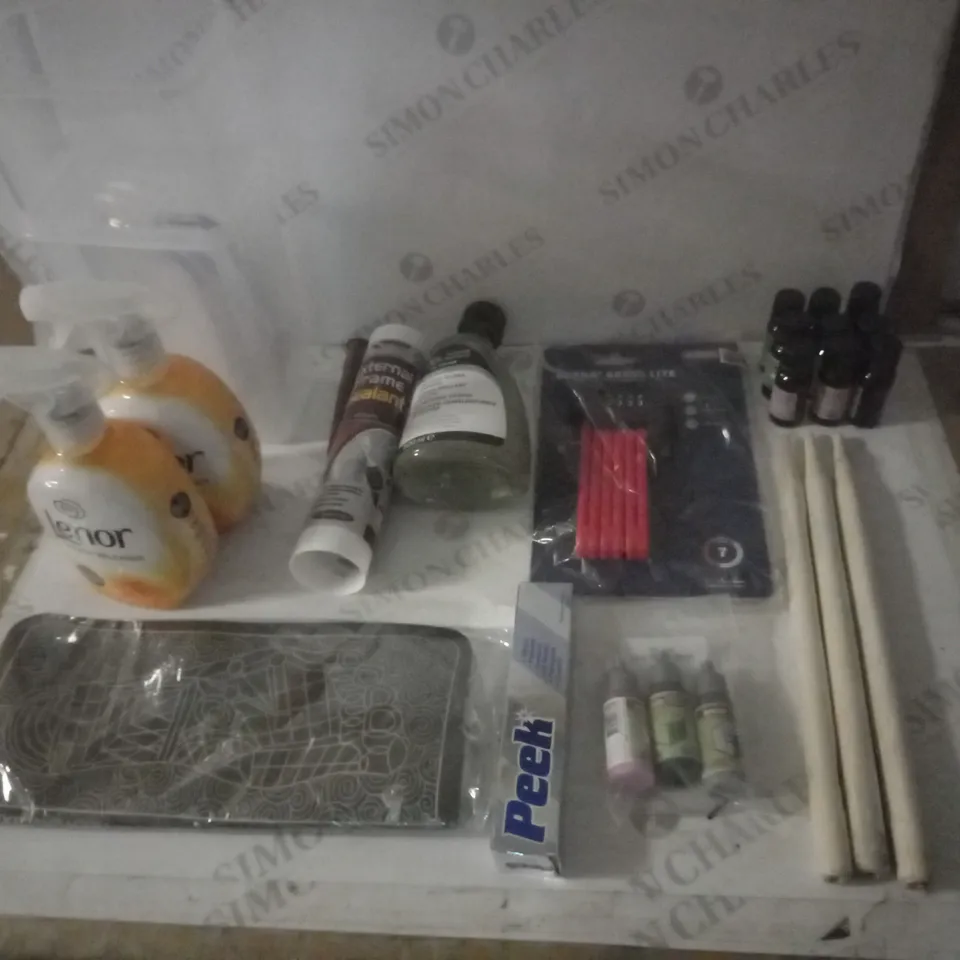 GROUP OF APPROX 10 ASSORTED ITEMS TO INCLUDE CREASE SPRAY. TUPPERWARE BOXES, BIKE LOCK ETC