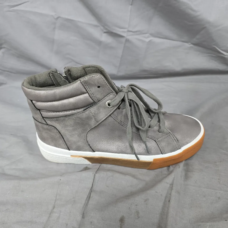 BLOWFISH MALIBU WAVERLY HI TOP TRAINERS - 7