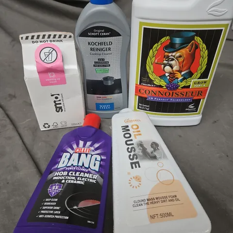 APPROXIMATELY 10 ASSORTED HOUSEHOLD ITEMS TO INCLUDE OIL MOUSSE, HOB CLEANER, WASHING UP LIQUID ETC 