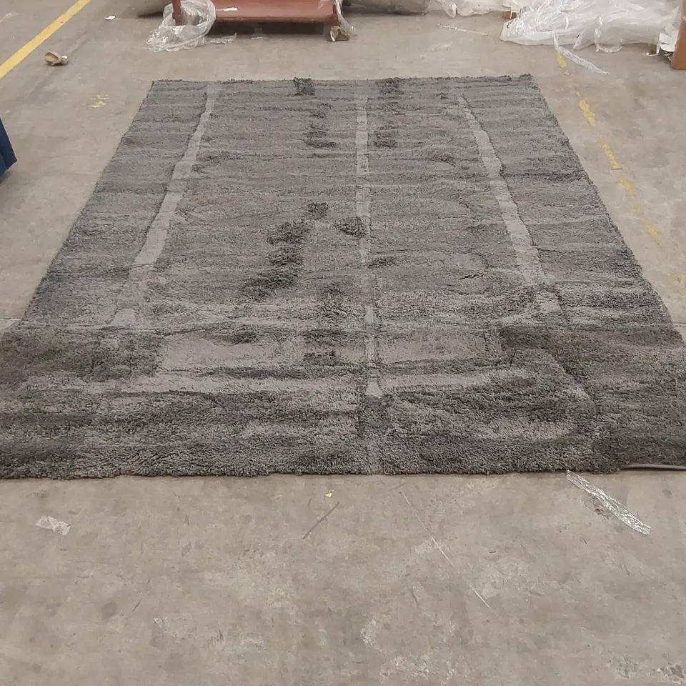 QUALITY DESIGNER COSY SOFT AREA RUG - CHARCOAL, APPROXIMATELY 240 x 340cm