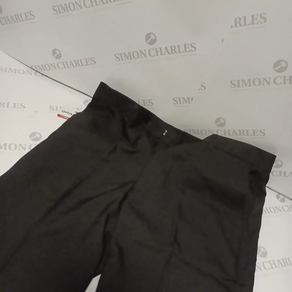 GRAND SLAM TAMPERED FIT BLACK SHORTS 