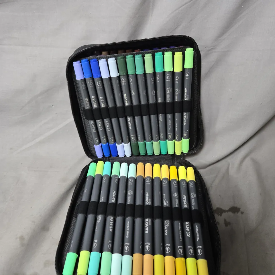 BRUSH MARKERS SET IN ZIP CASE – ASSORTED COLOURS