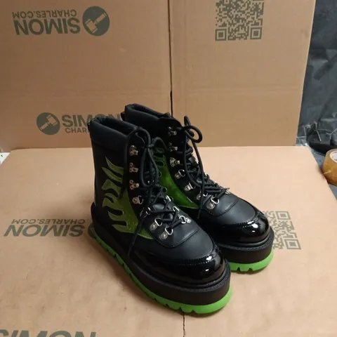 KOI HELIOS BOOTS – BLACK & GREEN, UK 10