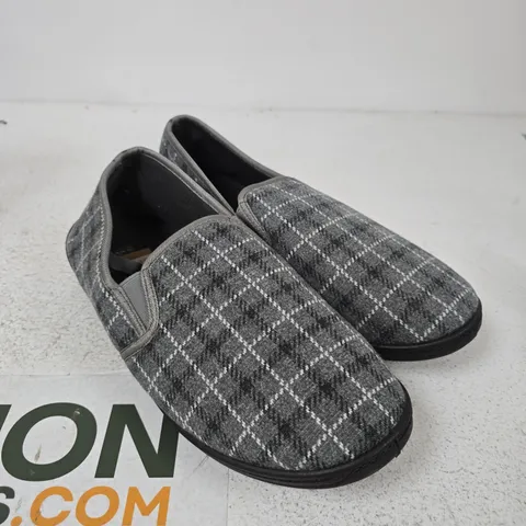 JO & JOE GORDON GREY SLIPPERS – UK 12