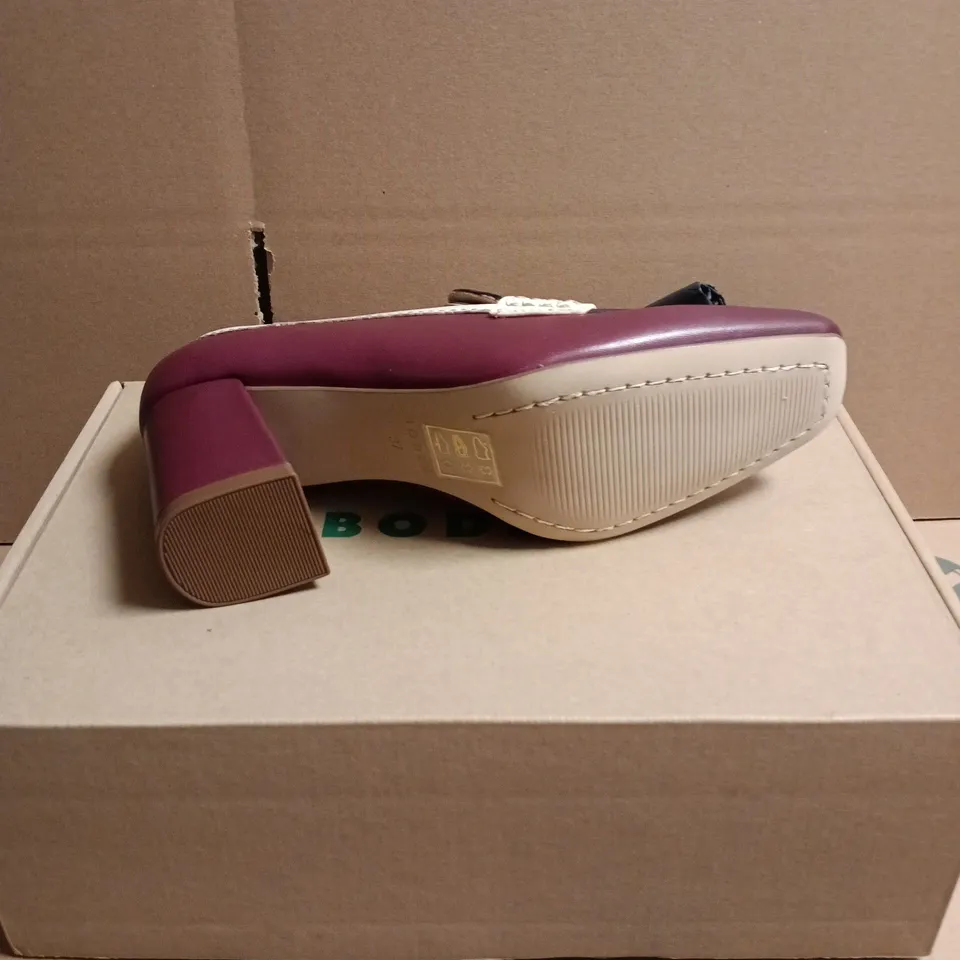 BOXED PAIR OF BODEN WOMEN’S COLOUR-BLOCK LEATHER HEELED LOAFERS - UK 4