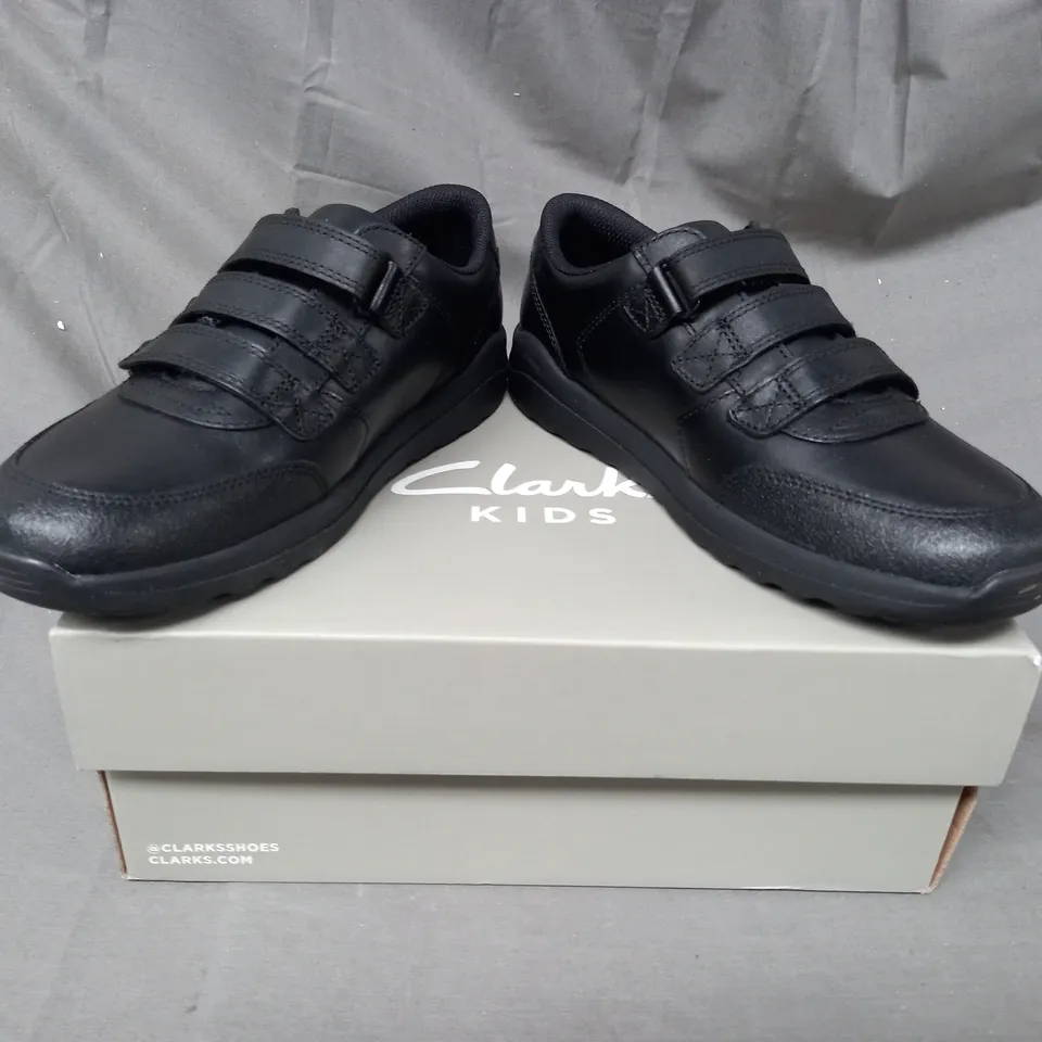 BOXED PAIR OF CLARKS SHOES IN BLACK UK SIZE 4