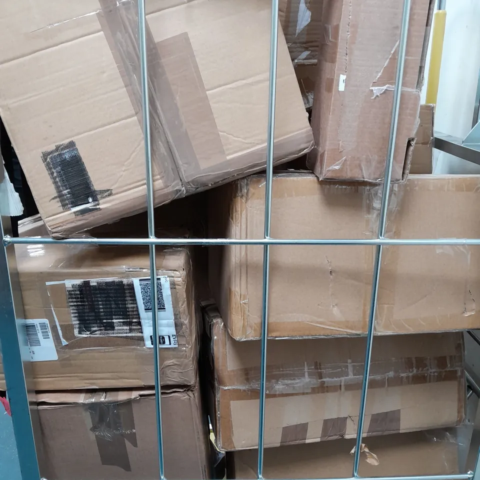 CAGE OF APPROX 15 ASSORTED ITEMS TO INCLUDE - USB FAN , AIR CON FAN , LAMP ETC
