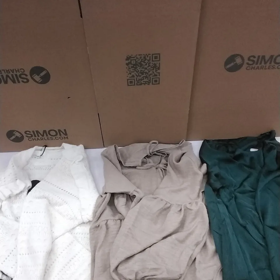 A PALLET TO CONTAIN APPROXIMATELY 105 BRAND NEW DESIGNER WOMEN'S CLOTHES WHICH INCLUDE; CARDIGAN, TOPS, PANTS ETC
