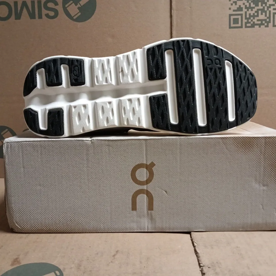 BOXED PAIR OF ON CLOUDTILT TRAINERS IN BLACK/IVORY SIZE UK 6