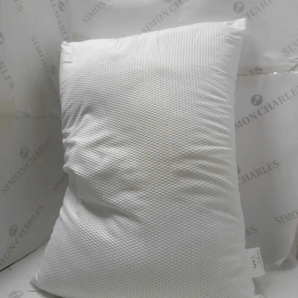 HALF QUILTED PILLOW 