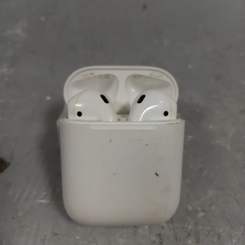 APPLE AIRPODS WITH CHARGING CASE - A1602