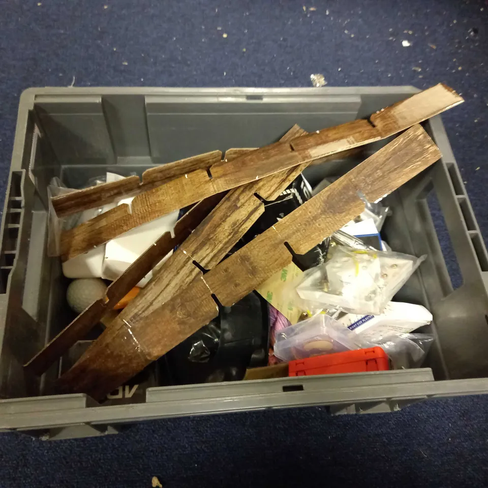 LOT OF ASSORTED HOUSEHOLD GOODS TO INCLUDE BOOTS CLEAR PLASTIC, ELASTOPLAST, AND TOPBUXUS  ETC.