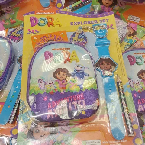 PALLET CONTAINING APPROXIMATELY 2000 BRAND NEW DORA THE EXPLORER BACKPACK KEYRING SETS
