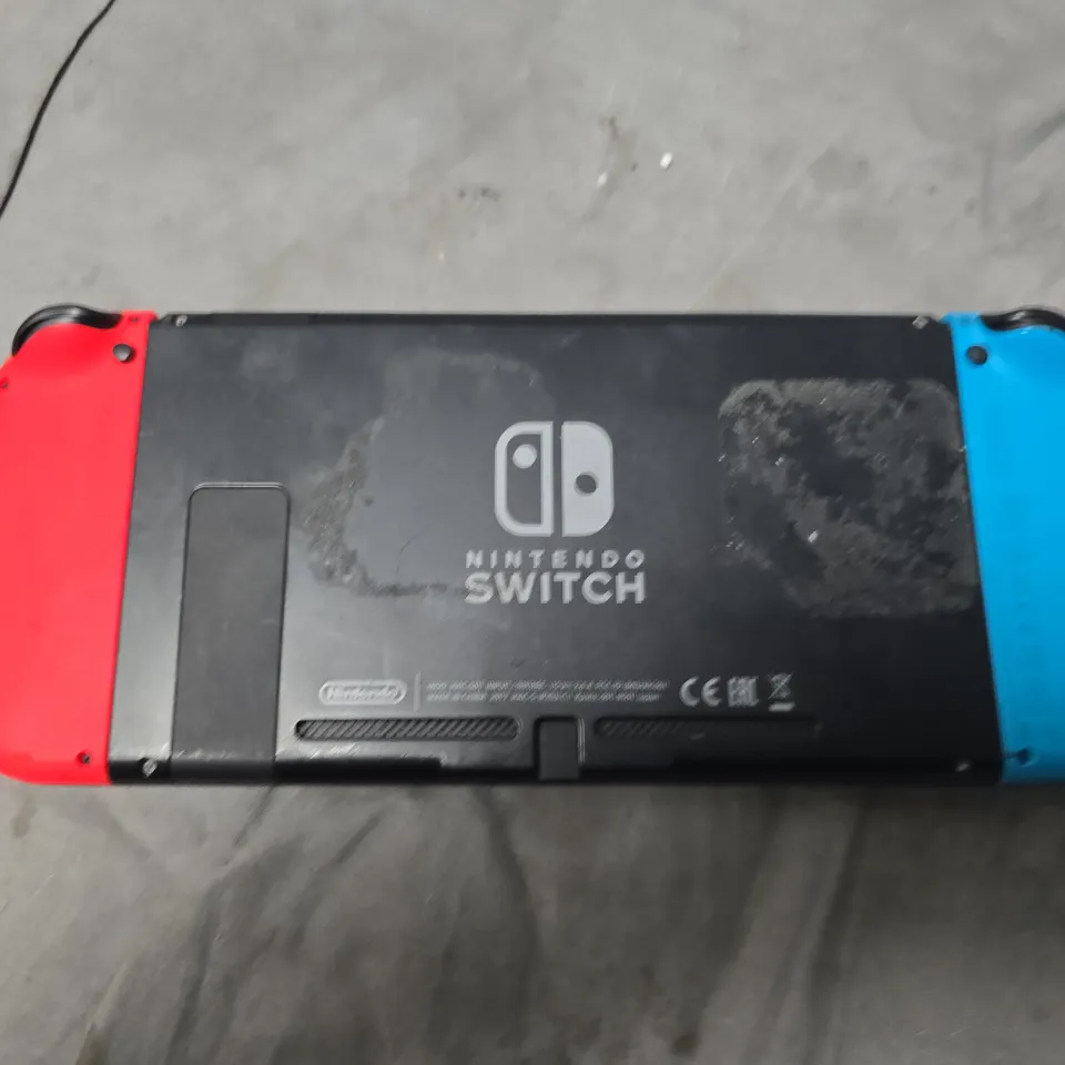 NINTENDO SWITCH GAMING CONSOLE - HAC-001