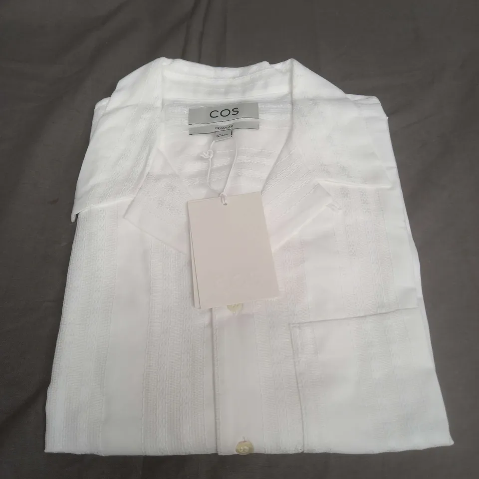 COS REGUALAR SHIRT IN WHITE - SMALL