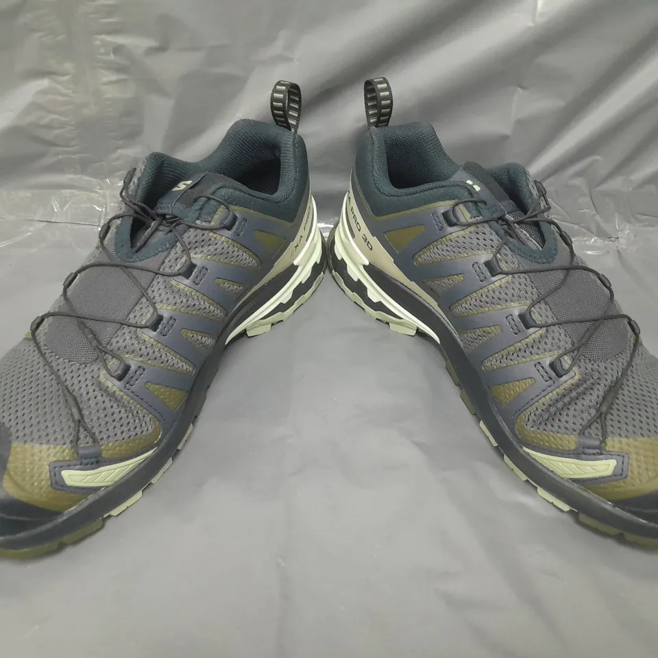 BOXED PAIR OF SALOMON XA PRO 3D V9 SHOES IN NAVY/SAGE/SEAFOAM UK SIZE 10