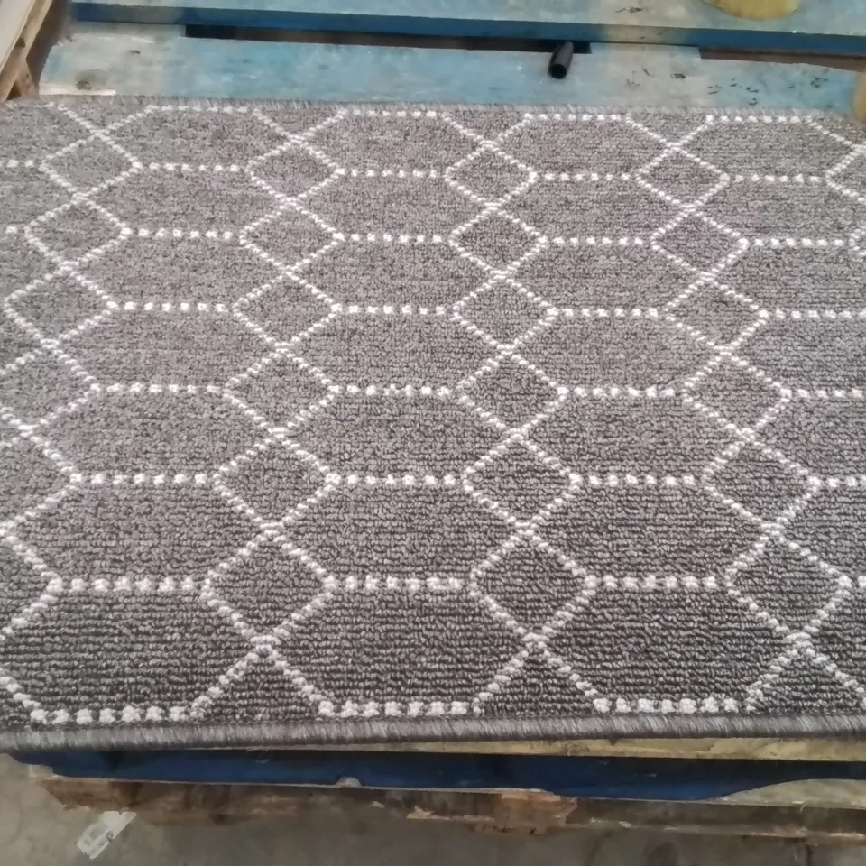 QUALITY DESIGNER AREA RUG - APPROXIMATELY 75X50CM