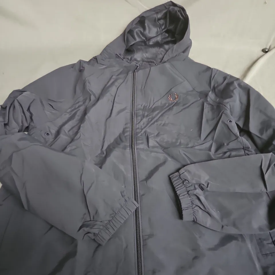 FRED PERRY NAVY HOODED SHELL JACKET – MEDIUM