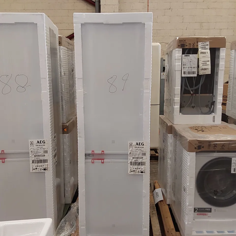 AEG OSC5S181ES LOW FROST INTEGRATED FRIDGE FREEZER, SLIDING HINGE, 70/30 RRP £500
