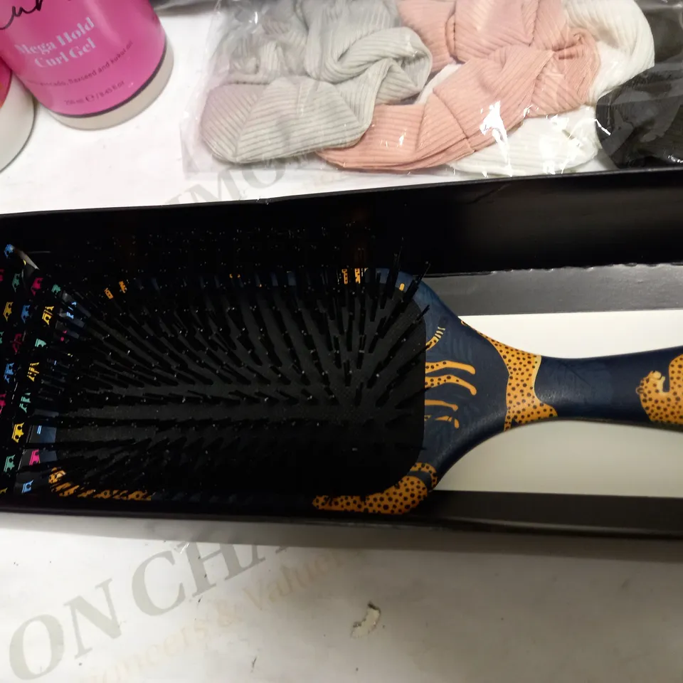 LOT OF APPROX 8 TO INCLUDE HAIR BRUSH , WIG , HAIR DYE , ECT