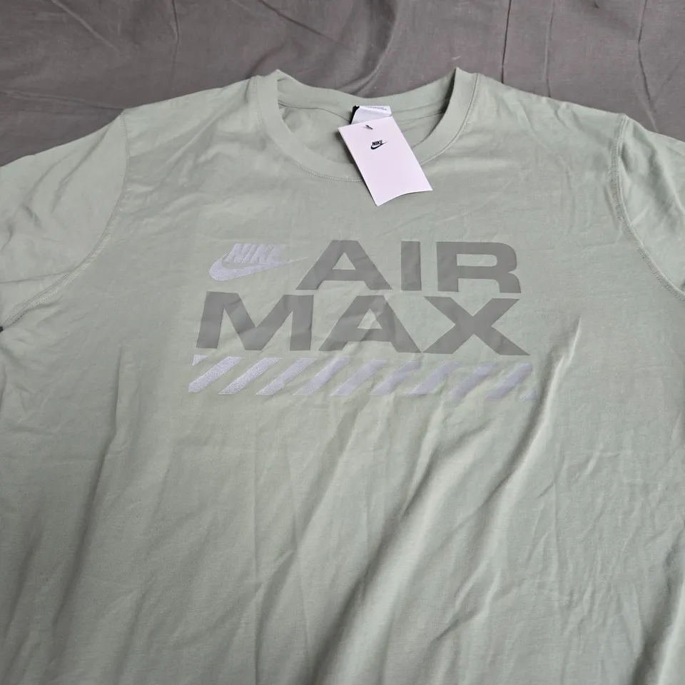 NIKE GRAPHIC T-SHIRT SIZE L