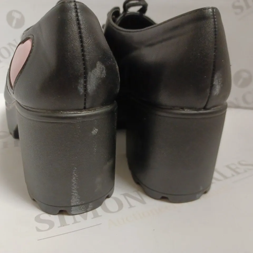 KOI VEGAN TENNIN HEART SHOES - BLACK SIZE 5
