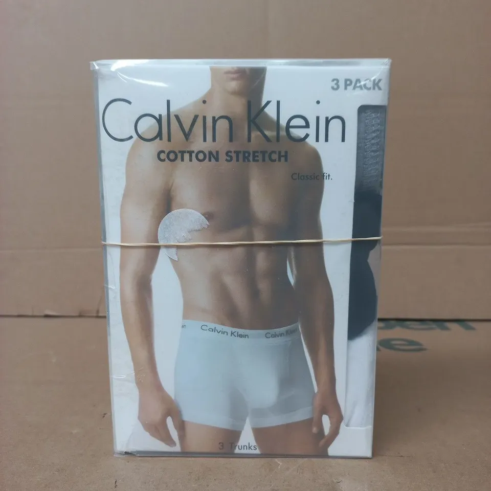 CALVIN KLEIN COTTON STRETCH CLASSIC FIT TRUNKS (3-PACK) IN WHITE/GREY/BLACK SIZE XL