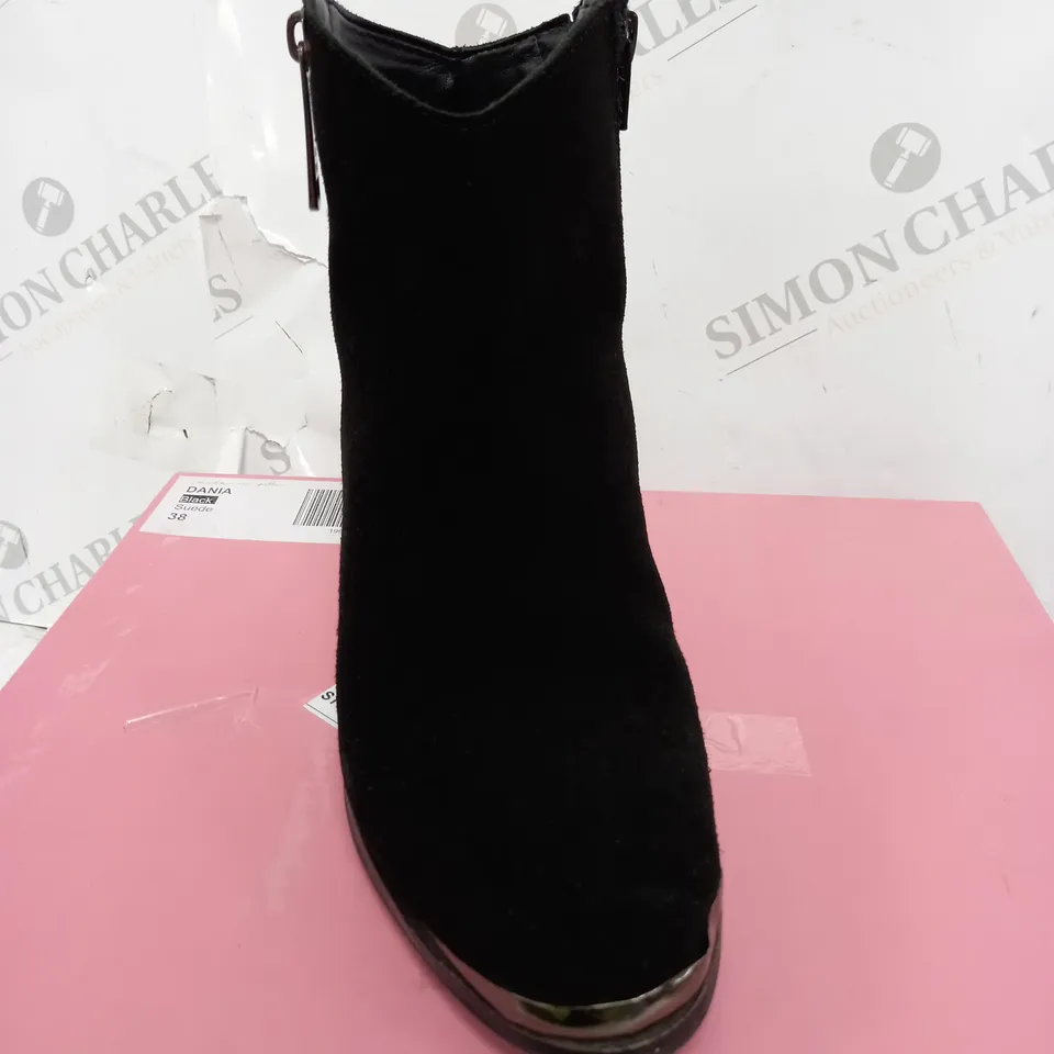 MODO IN PELLE DANIA WESTERN BOOTS IN BLACK - SIZE 5 