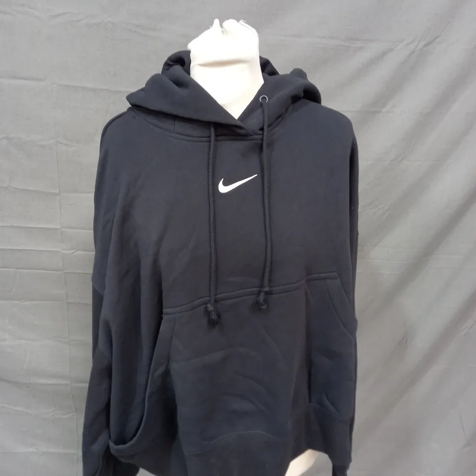 NIKE PLAIN BLACK HOODIE - MEDIUM
