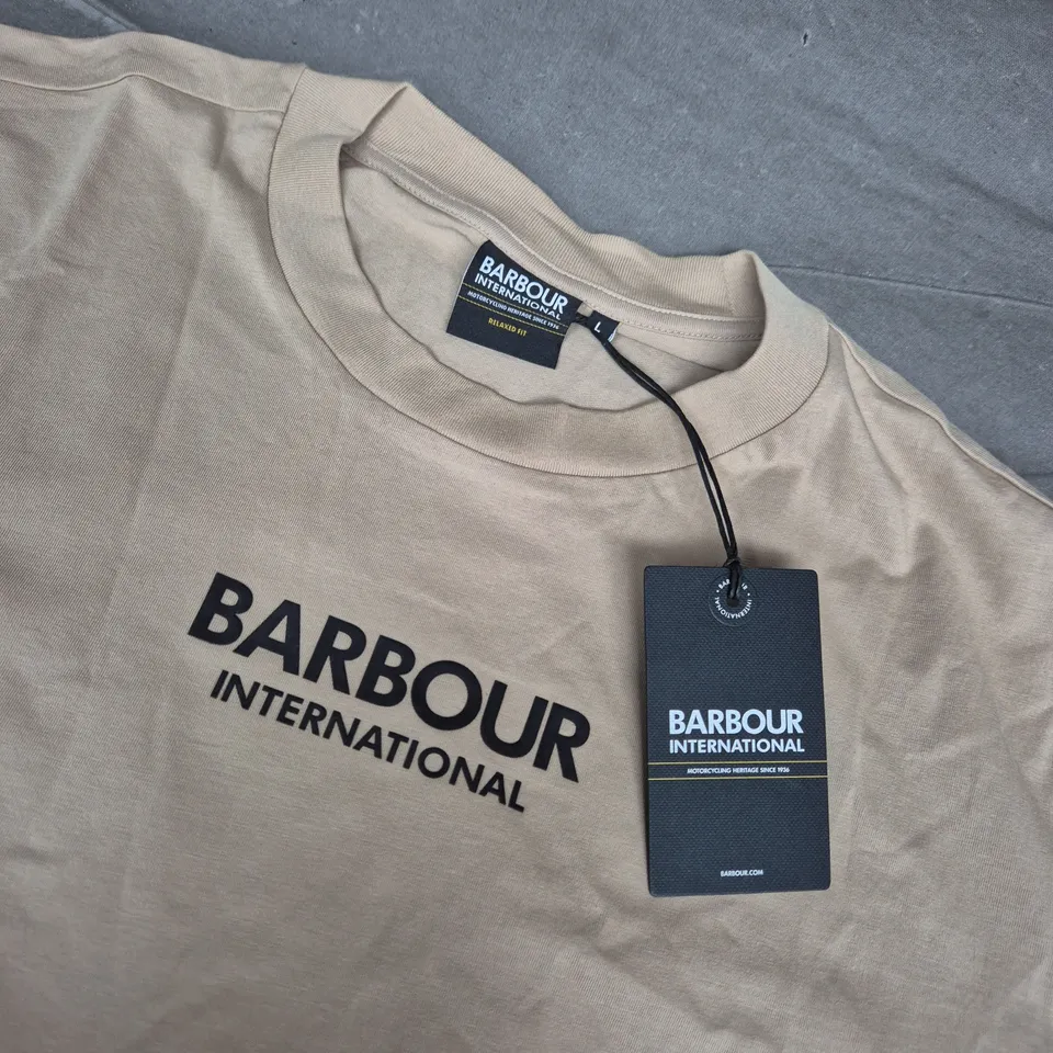 BARBOUR INTERNATIONAL T-SHIRT – LIGHT STONE, MEN'S UK L