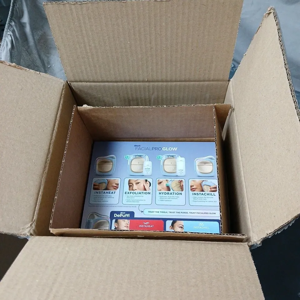 SHARK FACIALPRO GLOW & DEPUFFI
